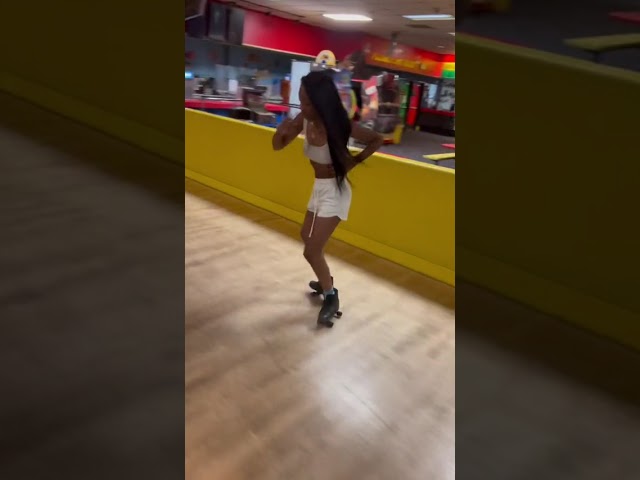 Cruise control #fy #rollerskating #Shorts #nellyynel
