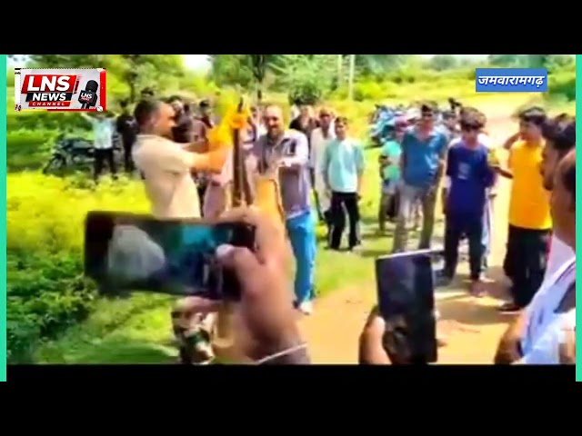 A 15 feet long giant python entered the populated area, creating panic @ZeeNews @YouTube @zeetv @Teznazaar 