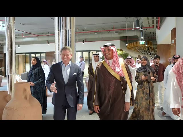 استقبل مايك سنيسبي سعادة الدكتور عبداللطيف العبداللطيف، الرئيس التنفيذي للهيئة العامة لتنظيم الإعلام