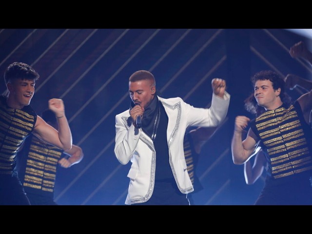 Jorge González imita a Ricky Martin con un 'Medley' de temas - Tu Cara Me Suena