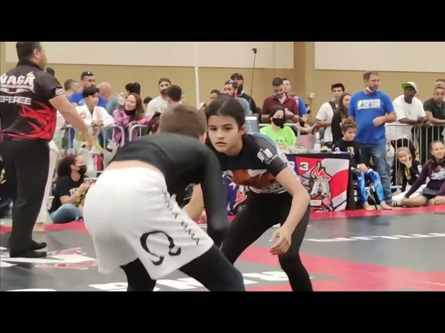 Jiu-Jitsu finals! grey belt girl chokes orange belt boy, wins by points!