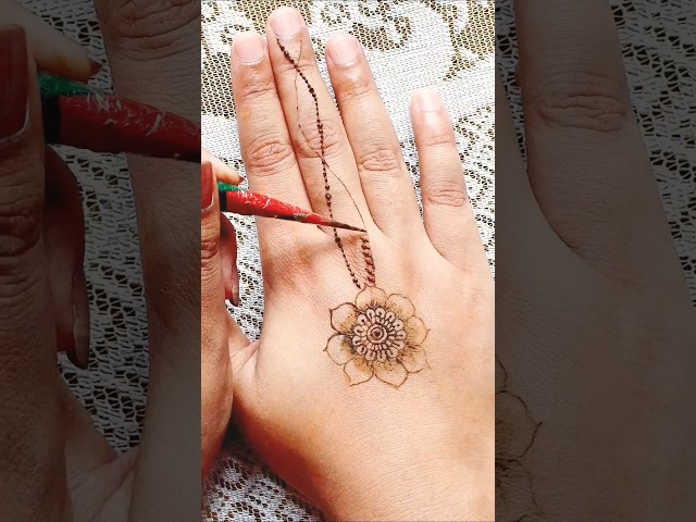 Easy Back Hand Mehndi Design 💅💝#mehndi #shorts #shortvideo #ytshorts @SarikaRanout