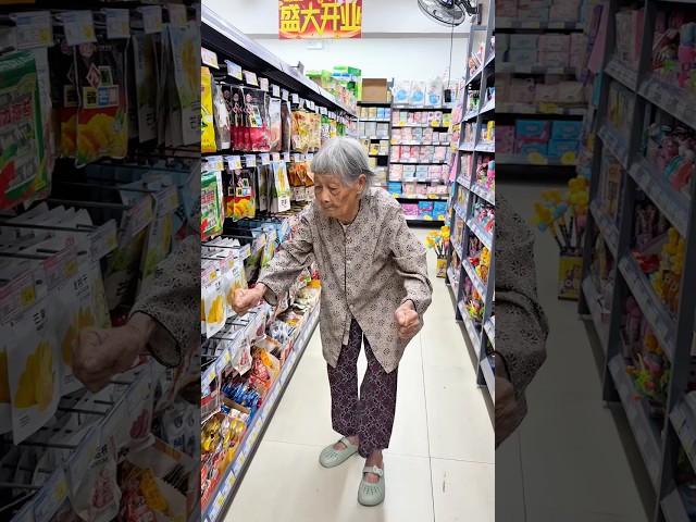 98-year-old Grandma at the supermarket! What will happen?