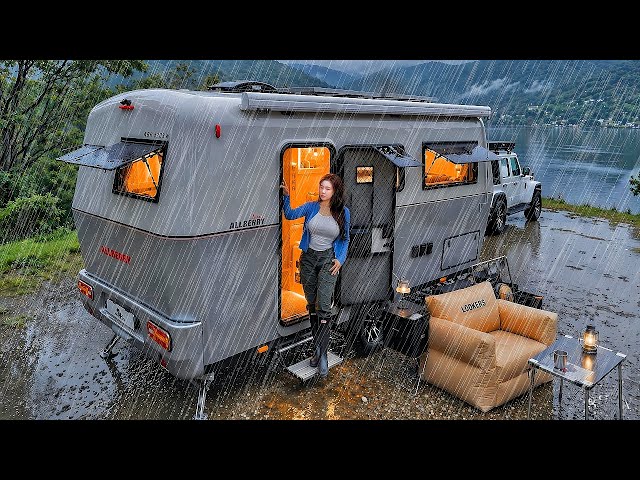 ☔Solo camping in the rain and strong winds in the luxury caravan . ASMR