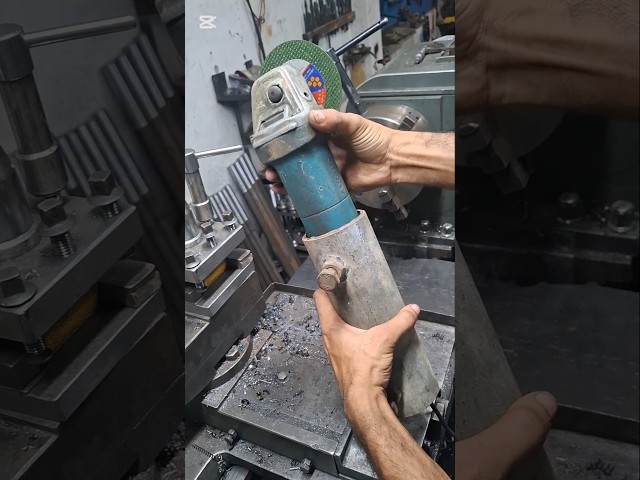 cutting trick on lathe #mechanical #engineering #shorts #diy #project #iron #tools #lathe #cutting