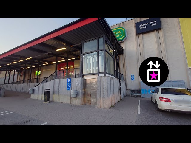Stockholm, SWE: ALT Hydraulic Elevator at Willys Älvsjö