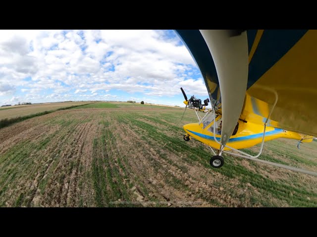 Atterrissage en ULM Spring Bok sur terrain de modélisme