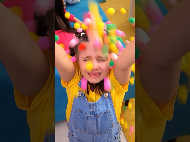 COLOR SORTING GAME — 🍎🟢 Sort With Pom-Poms And Learn! #shorts #kids