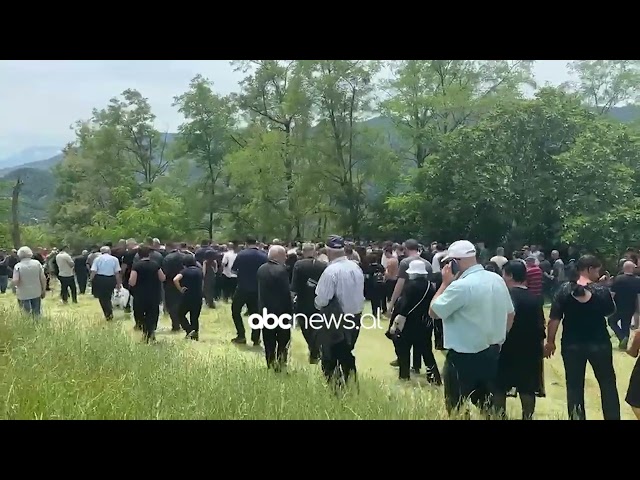 Ilir Meta says farewell to his father/ Escorted by police forces in Çepan, Skrapar