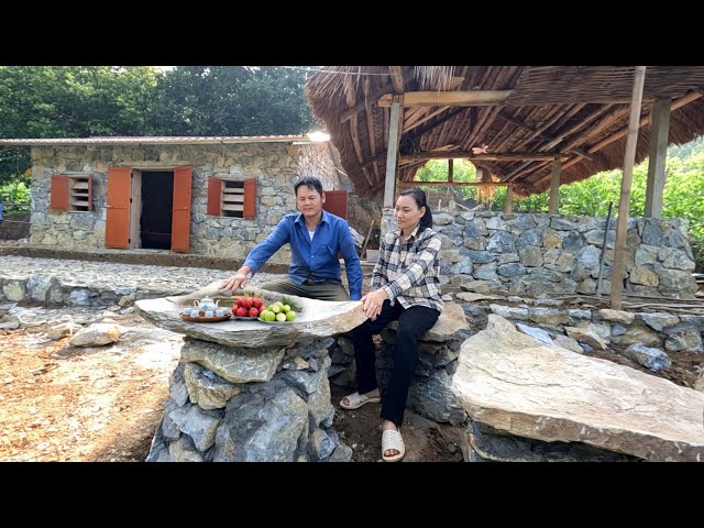 Living in the Forest: Building a Solid Stone Table and Chairs in Front of the Yard. Ly Vy Ca