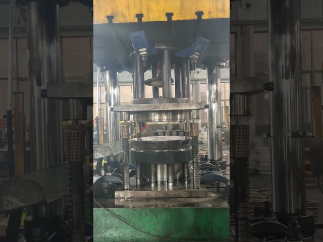 This machine can produce 10,000 pots in a day! How is cookware produced?