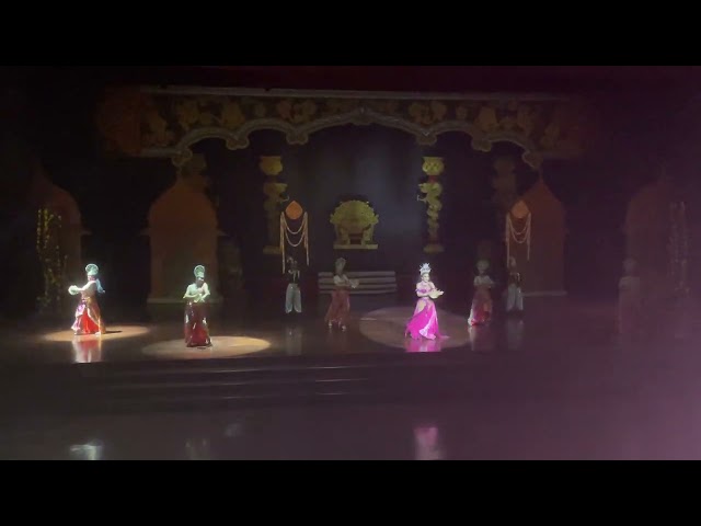 Thai dancers performing in Indian songs|Laila o Laila|Stunning performance-Nongnooch Garden Pattaya