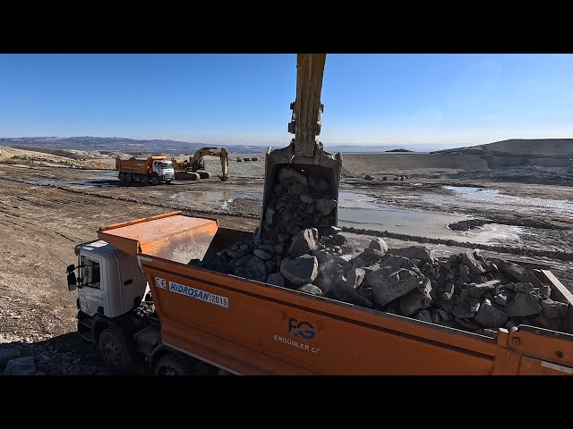 Excavator to trucks Stone loading