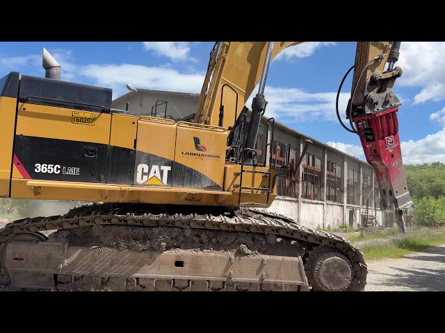 Cat 365C With 7 Tones Hydr. Hammer Demolishing Old Industrial Building - Sotiriadis/Labrianidis 4k