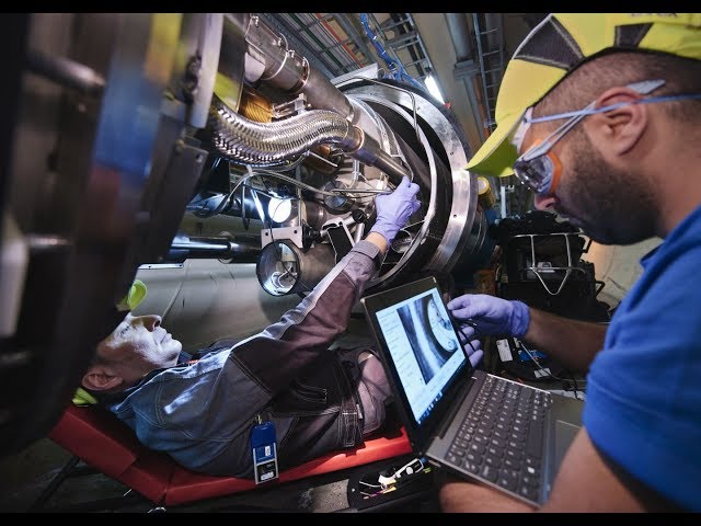 360° video - Inside the tunnel, with the team who upgrades the LHC
