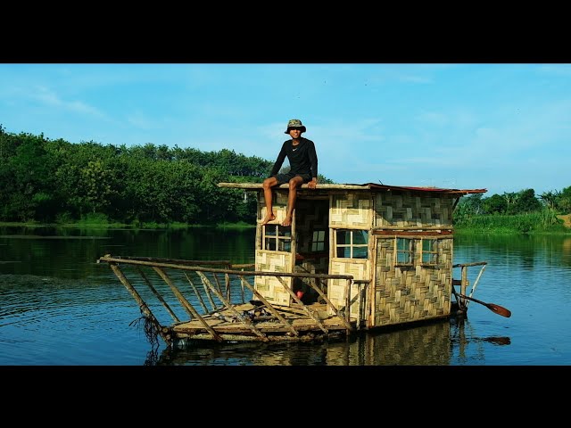 MEMBANGUN KAPAL RAKIT UNTUK KELANGSUNGAN HIDUP DITERJANG HUJAN DERAS