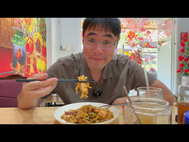 New Yorker Tries Authentic Malaysian Chinese Food in Saigon