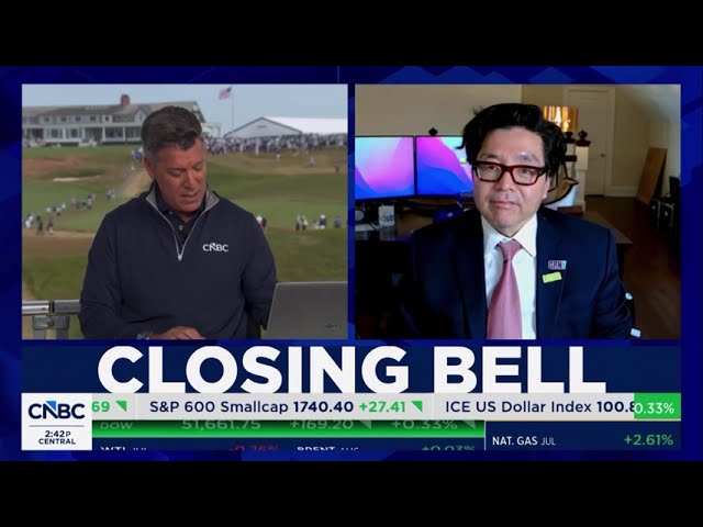 Tom Lee Sees a Market Shift Coming Later This Year
