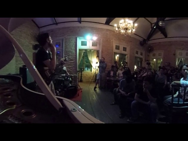 Live Mino concert at "La Fenêtre Soleil" in Saigon. Song: "Tvil"