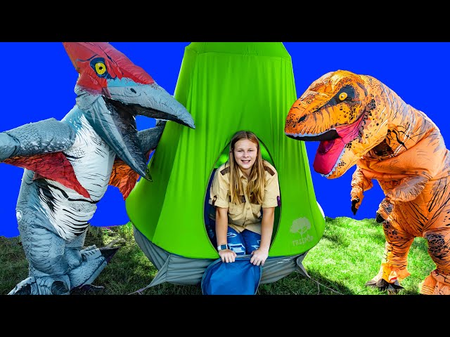 Assistant Becomes a Paleontologist and Searches for Dinosaurs!