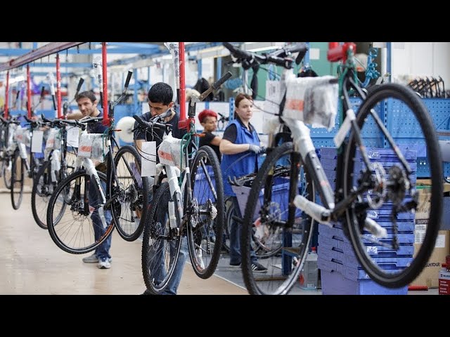 Fantastic GIANT bicycle manufacturing process in factory. Incredible carbon fibre bikes production.