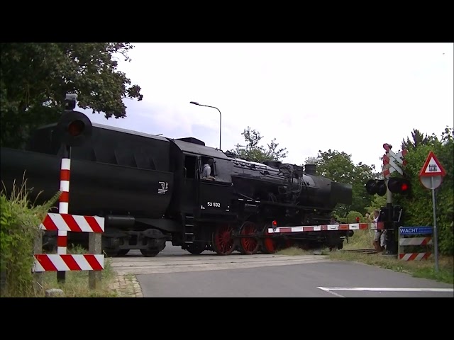 Spoorwegovergang Schin op Geul // Dutch railroad crossing