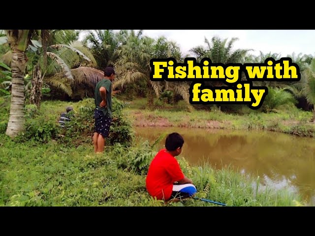 Mancing bareng keluarga di kolam nila