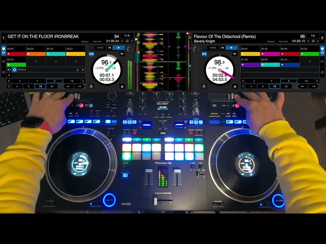 Pioneer DDJ-REV7 Demonstration Serato DJ Pro - Performance mix by DJ IRON