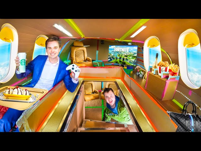 BILLIONAIRE Box Fort PRIVATE JET (24 Hour Luxury Zombie Survival)