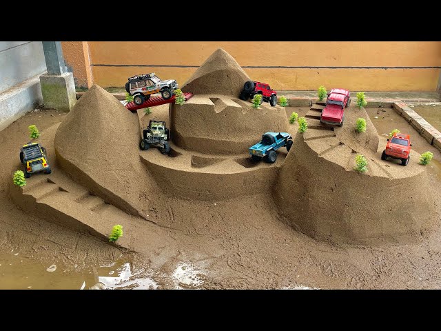 RC Cars vs Impossible Sand Mountain Challenge – Who Will Reach the Top? 