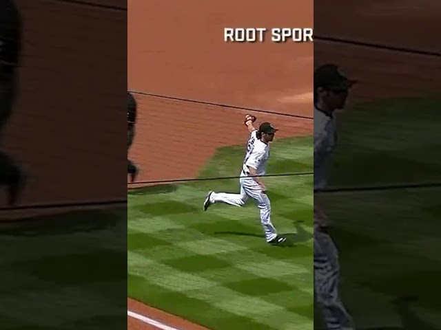 Nolan Arenado makes a ridiculous mid-air play 😤
