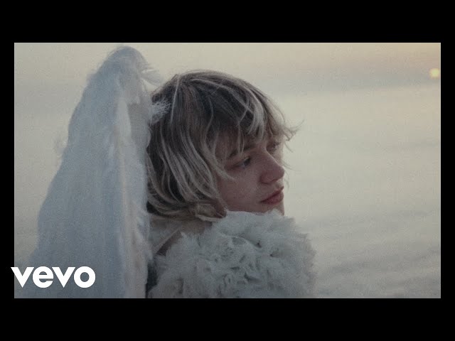 mary in the junkyard - Crash Landing (Official)