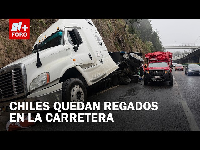 Accident on the Mexico-Toluca Highway: Truck Carrying Chilies Overturns