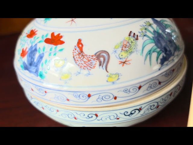 Doucai porcelain Fruit Box of the Chenghua era, Ming Dynasty 1368-1644 明成化時期鬥彩果盒