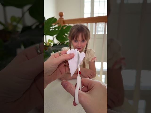 Literally had no idea daisies were this easy to make! I love making them! 😊🌼