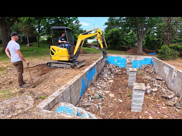 3 Ton Mini Excavator vs Concrete Pool (Huayee/Takeuchi) - NNKH