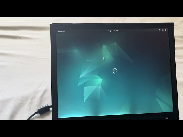 Debian Linux with Gnome Desktop on the Thinkpad x61