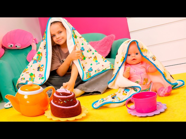 Maya and Lina are organizing a picnic at home