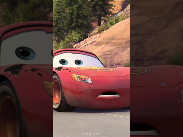 Relâmpago McQueen se apaixona por Sally durante o passeio | Pixar Carros