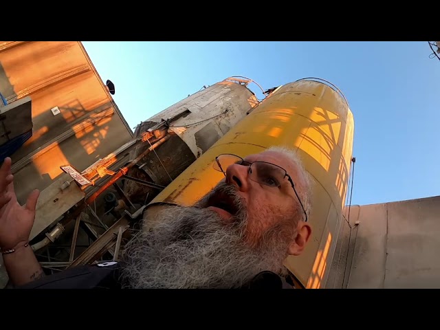 Pneumatic tank bulk unloading cement
