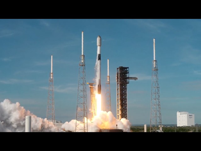 Blastoff! SpaceX launches rocket from Florida hours after Blue Origin rocket exploded