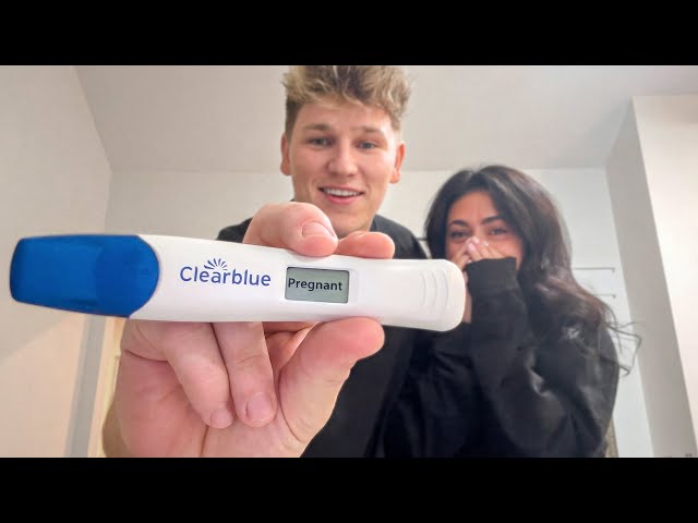 WE'RE HAVING A BABY!