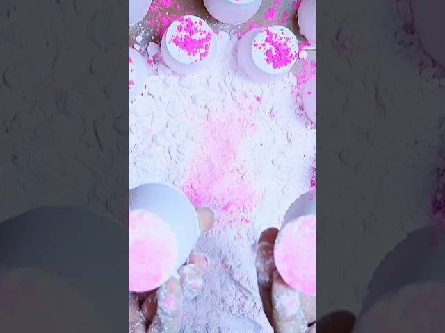Crunch like never before 🎧😌👌🤍✨️ #asmrbakingsoda #satisfying #crunchycrumbles #relax #asmr #slowndown