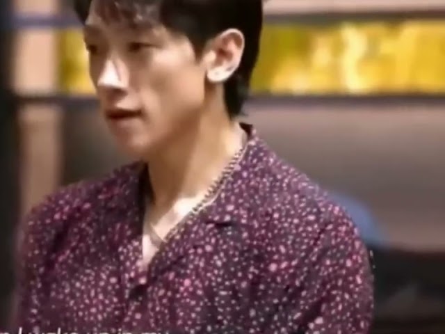 stan twitter: rain teaching jake to sing properly (when i wake up in mah room)