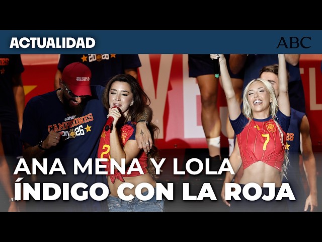 Ana Mena y Lola Índigo cantan 'Pa ti toa' en la celebración del Mundial de España