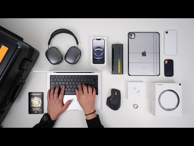 My 2025 MINIMAL Tech Travel Essentials // My EDC as a Content Creator