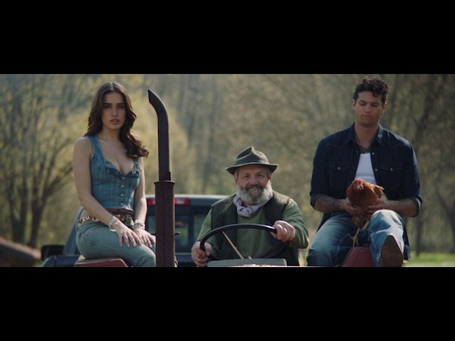 CLARA - PRIMADONNA (Official Video)
