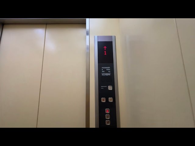 Small Hyundai Traction Elevator - Bobobox Alun Alun Bandung - West Java Bandung , Kepatihan