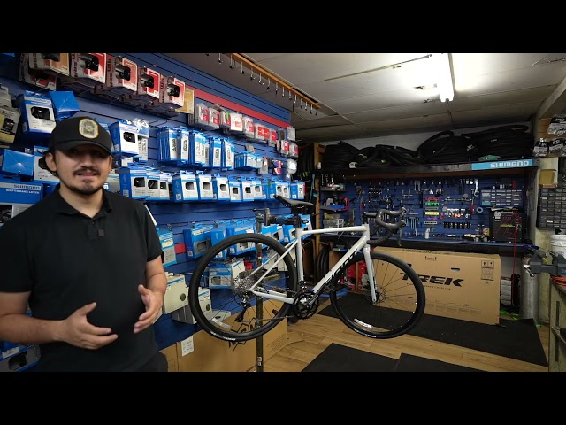 THIS IS THE NEW GIANT CONTEND AR 4, AN ECONOMIC ROAD BIKE