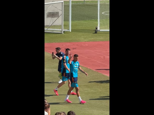 OVACIÓN CERRADA a PEDRI en el PRIMER ENTRENAMIENTO de ESPAÑA en LAS ROZAS